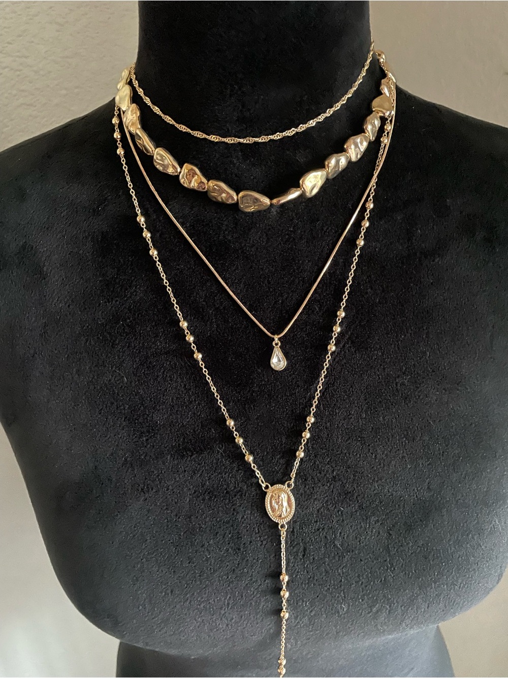Luxe 4 piece layered individual gold tone necklace set, new! - Picture 8 of 11